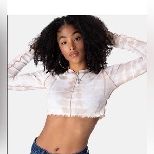 Beige tie dye cropped long sleeve